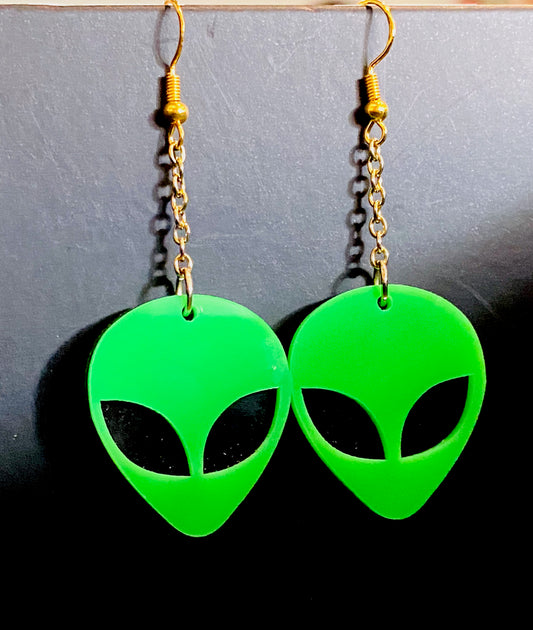 Skyfriend Earrings 👽